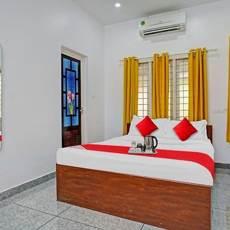 Oyo Thykoodam Sleep Inn Kochi Exterior foto