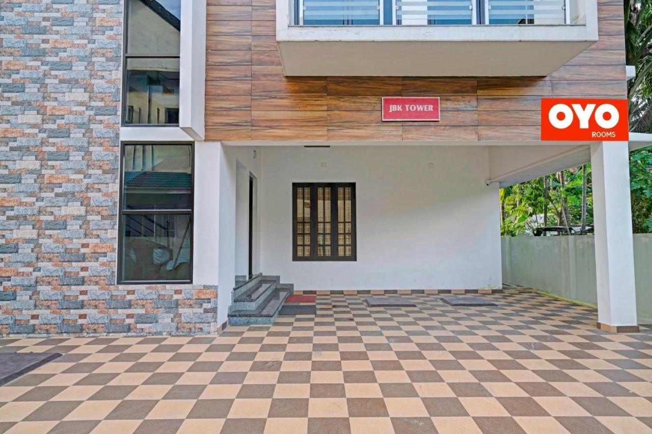 Oyo Thykoodam Sleep Inn Kochi Exterior foto