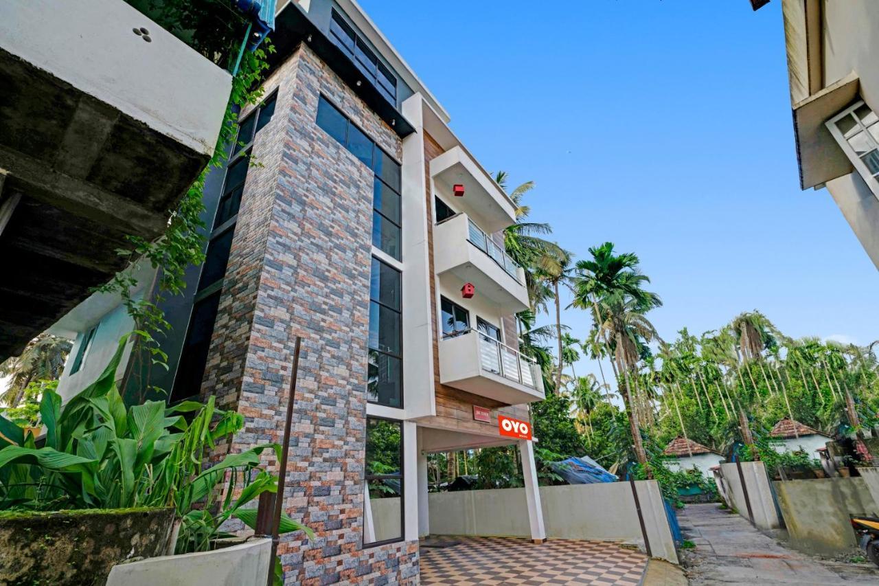 Oyo Thykoodam Sleep Inn Kochi Exterior foto