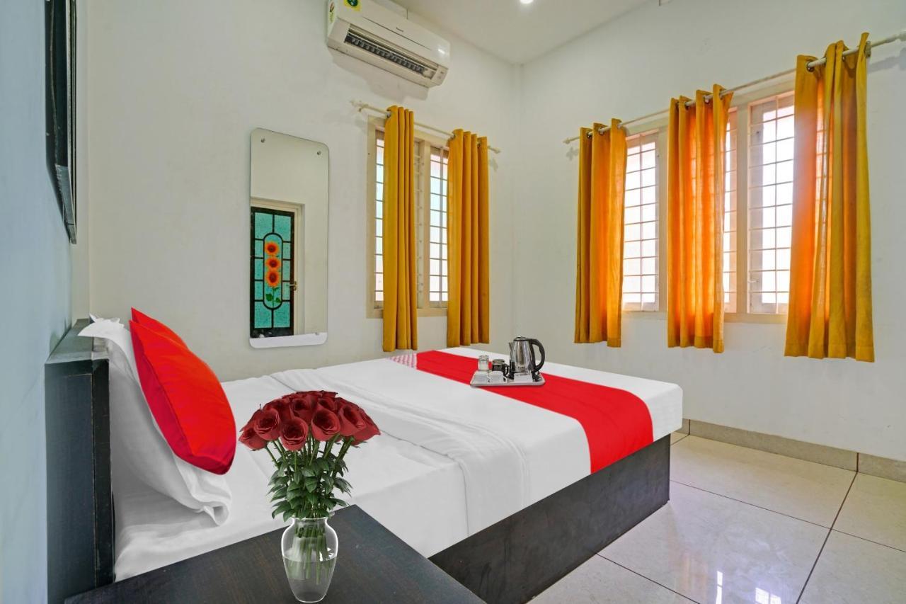 Oyo Thykoodam Sleep Inn Kochi Exterior foto