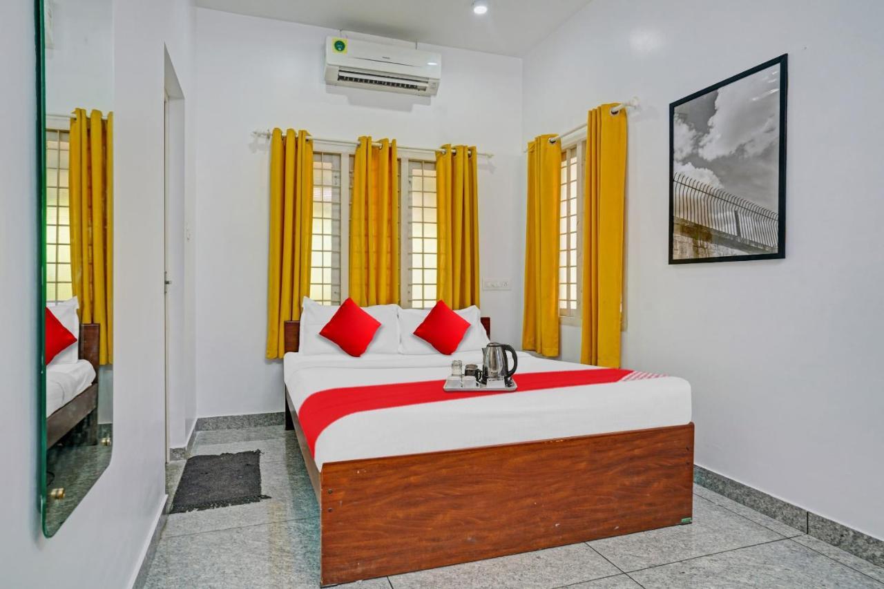Oyo Thykoodam Sleep Inn Kochi Exterior foto