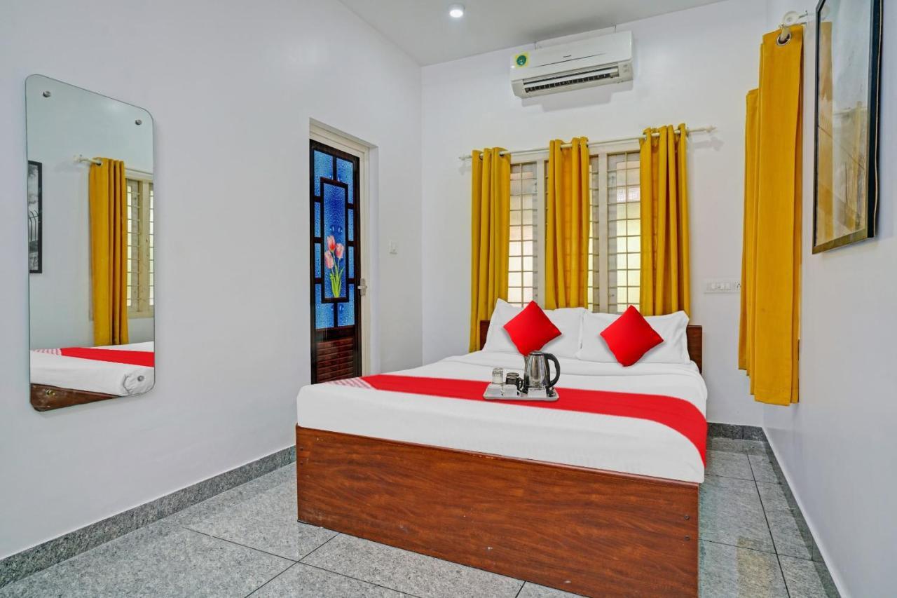Oyo Thykoodam Sleep Inn Kochi Exterior foto